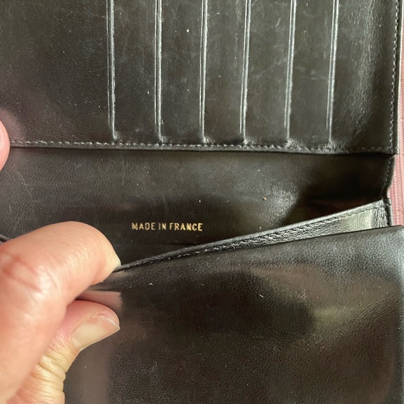 100% Authentic Chanel patent wallet. - Picture 5 of 7